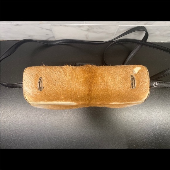 Gucci Brown Fur Crossbody Bag with Gold Logo - Picture 5 of 8